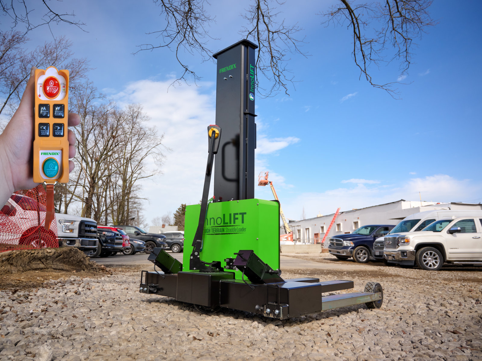 2-innolift_ERT.1000.1500_mitnahmestapler_vollelektrisch_gelaendegaengig_weltpremiere_107